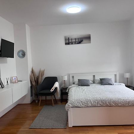 Studio Apartman - Sweet&Little Vrbovec Bagian luar foto