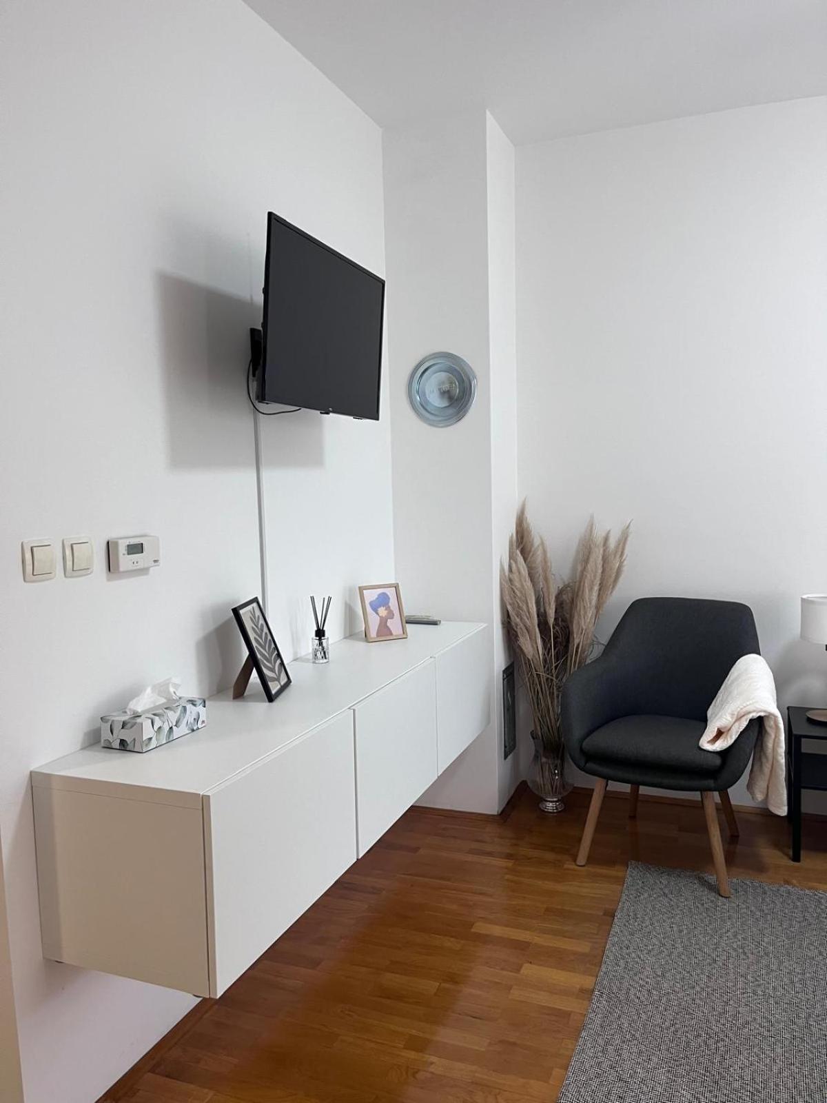 Studio Apartman - Sweet&Little Vrbovec Bagian luar foto